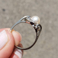 14k white gold Retro pearl & diamond ring