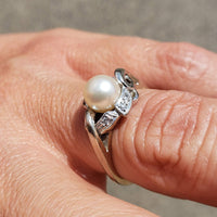 14k white gold Retro pearl & diamond ring