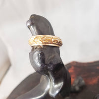 18k Yellow Gold 5.77mm vintage estate wedding band - size 7