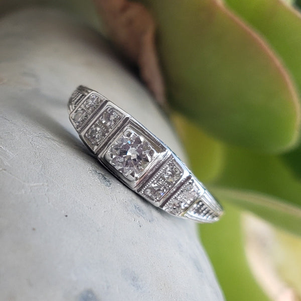 18k white gold Art Deco c.20's - c. 30's diamond ring