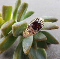 14k gold two tone Garnet estate solitaire DECO Ring - apx 1ct