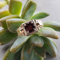 14k gold two tone Garnet estate solitaire DECO Ring - apx 1ct