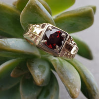 14k gold two tone Garnet estate solitaire DECO Ring - apx 1ct