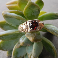 14k gold two tone Garnet estate solitaire DECO Ring - apx 1ct