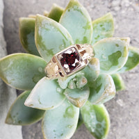 14k gold two tone Garnet estate solitaire DECO Ring - apx 1ct