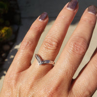 14k white gold 7 round & baguette diamond estate curved V band