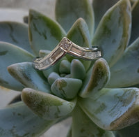 14k white gold 7 round & baguette diamond estate curved V band