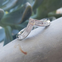 14k white gold 7 round & baguette diamond estate curved V band