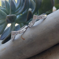14k white gold 7 round & baguette diamond estate curved V band