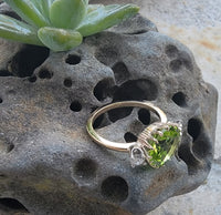 14k gold vintage Peridot & Diamond Ring