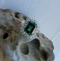18k white gold Green Tourmaline & Diamond estate ring