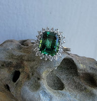 18k white gold Green Tourmaline & Diamond estate ring