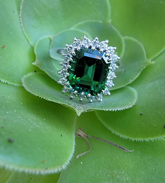 18k white gold Green Tourmaline & Diamond estate ring