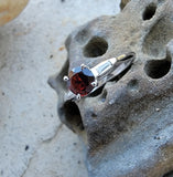 14k gold Garnet & baguette Diamond estate Ring
