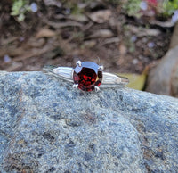 14k gold Garnet & baguette Diamond estate Ring