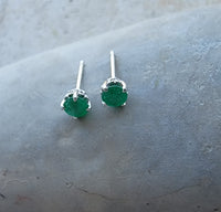 14k white gold Emerald stud earrings
