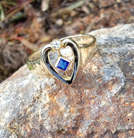 10k gold created sapphire & enamel HEART estate vintage ring band