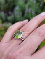 14k tri colored gold c.1920's c.1930's Deco filigree peridot ring