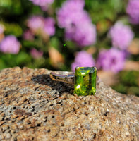 10k gold vintage Peridot Ring