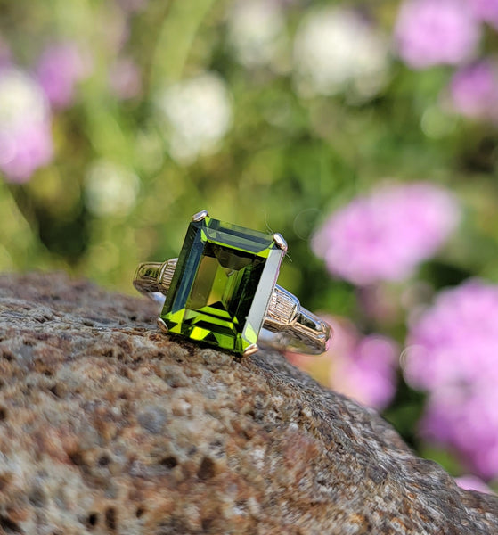 10k gold vintage Peridot Ring