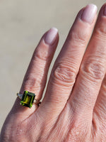 10k gold vintage Peridot Ring