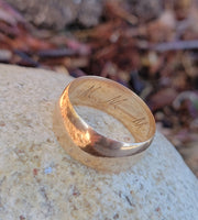 18k yellow gold 8mm estate band -size 7.5