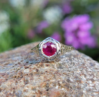 14k gold two tone vintage Deco Ruby filigree ring