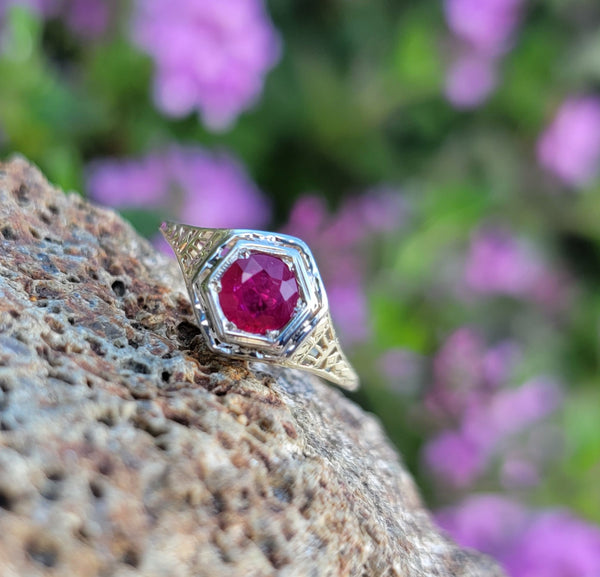 14k gold two tone vintage Deco Ruby filigree ring