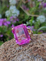 10k gd created Pink stone estate cocktail ring