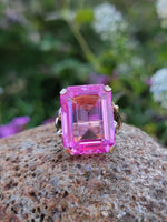 10k gd created Pink stone estate cocktail ring