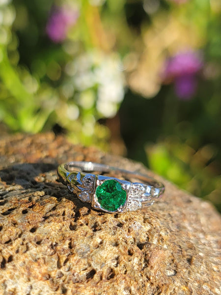 Platinum Emerald & Diamond estate Art Deco vintage antique ring