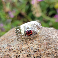 14k gold two tone vintage garnet Masonic Freemason Ring