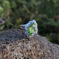 14k white gold c.1920's c.1930's Deco filigree marquise peridot ring