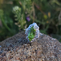 14k white gold c.1920's c.1930's Deco filigree marquise peridot ring