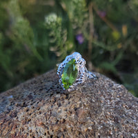 14k white gold c.1920's c.1930's Deco filigree marquise peridot ring
