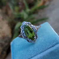 14k white gold c.1920's c.1930's Deco filigree marquise peridot ring