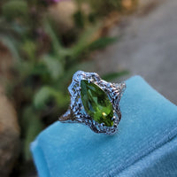 14k white gold c.1920's c.1930's Deco filigree marquise peridot ring
