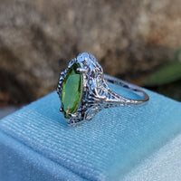 14k white gold c.1920's c.1930's Deco filigree marquise peridot ring