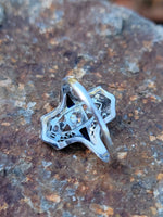18k white gold diamond & sapphire estate Art Deco c.20-30's filigree glove shield ring