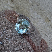14k white gold oval aquamarine & diamond estate ring
