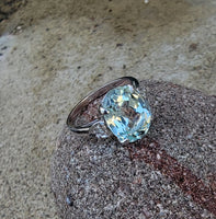 14k white gold oval aquamarine & diamond estate ring