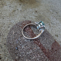 14k white gold oval aquamarine & diamond estate ring