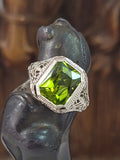 10k white gold c.1920's c.1930's Deco filigree emerald cut peridot ring