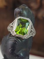 10k white gold c.1920's c.1930's Deco filigree emerald cut peridot ring