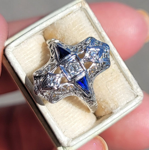 18k white gold diamond & sapphire estate Art Deco c.20-30's filigree glove shield ring