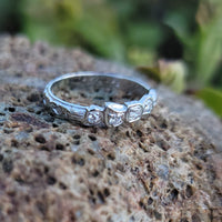 18k white gold "BOW" Art Deco vintage 5 diamond wedding band