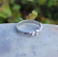18k white gold "BOW" Art Deco vintage 5 diamond wedding band