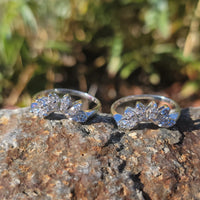 14k white gold 12 diamond estate curved band - guard