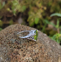 14k white gold vintage oval Peridot filigree ring