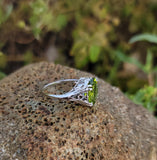 14k white gold vintage oval Peridot filigree ring